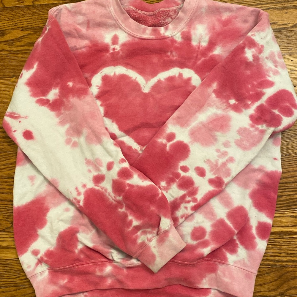urban outfitters tie dye heart sweatshirt